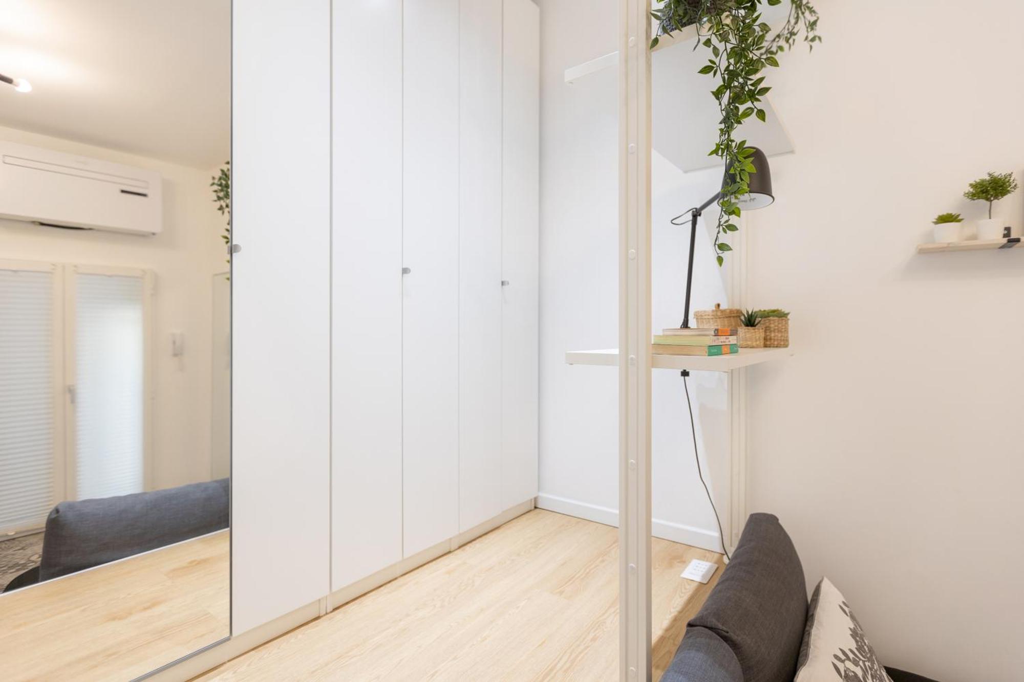 Tiny & Tidy In The Key Area Of Apartment *